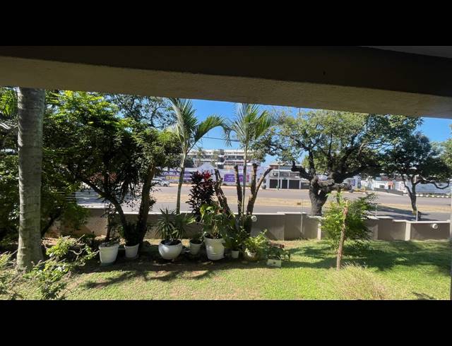 1 BEDROOM APARTMENT FOR SALE IN ESSENWOOD